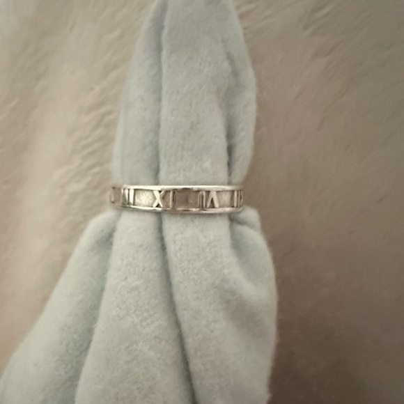 Tiffany & Co. Atlas™ Narrow Ring - Sterling Silver (Size 7.5) - Picture 5 of 6